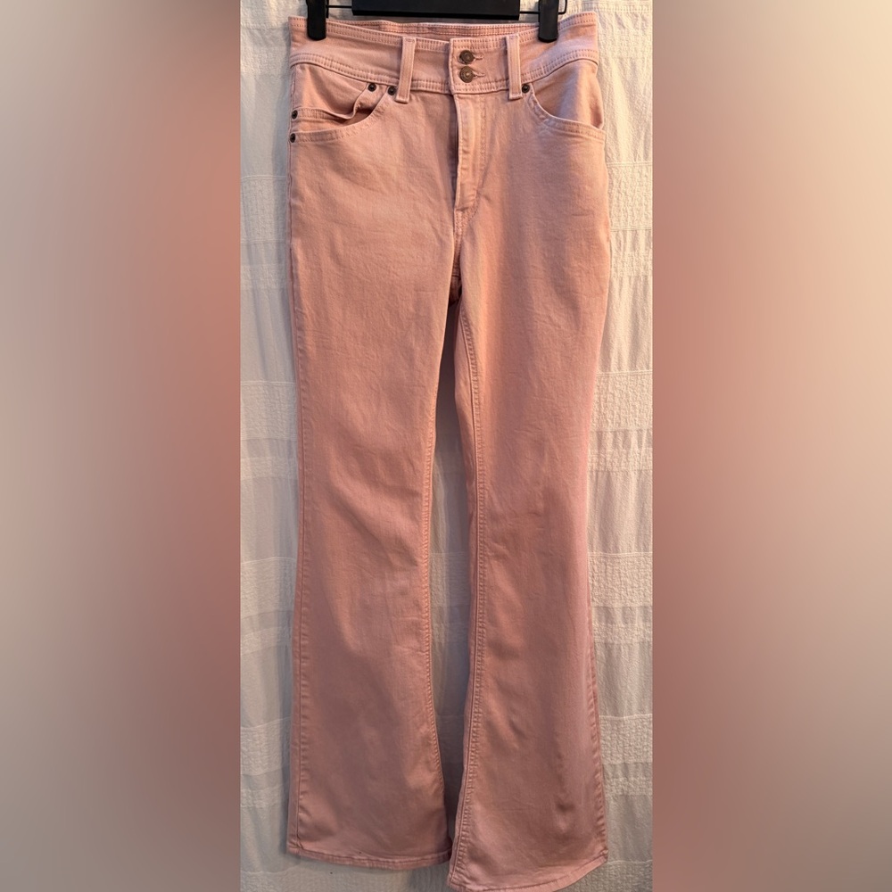 Women's Levi Jeans
